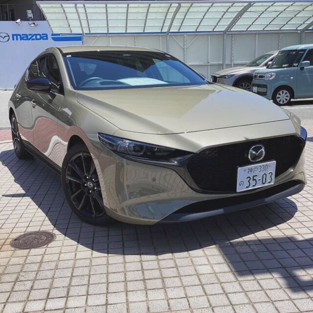 今日は｡神戸マツダ川西店でございます｡本日は当店の試乗車[Mazda3 FastBack]をご紹介致します🧐
Mazda3 FB RetroSportsEdition ｼﾞﾙｺﾝｻﾝﾄﾞﾒﾀﾘｯｸ
今と古き良き時代を融合させた、今となっては新鮮だけど、どこか懐かしく親しみやすい｡テラコッタカラーを用いた合成皮革とレガーヌで誂えたシート
皆様のご来店お待ちしております♪
#神戸マツダ川西店
#神戸マツダ
#美しく走る
#鼓動デザイン
#beadriver
#zoomzoom
#心よ走れ
#車好きと繋がりたい
#マツダ車のある風景
#兵庫県
#川西市
#ドライブ
#MAZDA3#CX5
#CX60