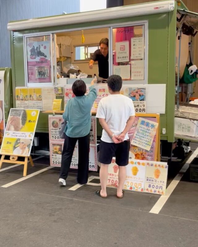 @kobemazda_amagasaki ◀︎◁◀︎他の投稿はこちらから👈

いつも神戸マツダ尼崎店のInstagramをご覧いただき、ありがとうございます🌈☀️

本日、出店していただきました
フードトラック「１年３組」様
「ボンジョルネ」様
誠にありがとうございました！

明日、23(日)はキッチンカーだけでなくふれあい動物園も開催しますので是非お越しいただきましたら幸いです🚗🥰

#マツダ#神戸マツダ#尼崎店#神戸マツダ尼崎#新車#中古車#CX3#CX30#CX5#CX60#MX30#ロードスター#5happy#鼓動#ディーラー#SUV#車好きと繋がりたい#skyactiv#kobemazda #mazdagram #マツダグラム#イベント#自動車#2周年祭#ありがとうございます#日頃の感謝を込めて