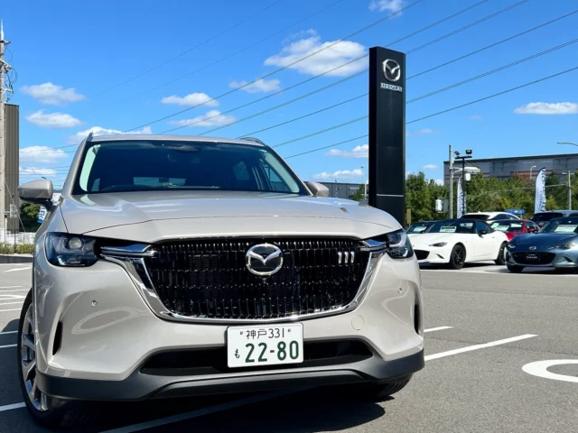 神戸マツダ神戸西インター店でございます。

ついにマツダの新型SUV CX-80が発表になりました✨✨
デザインコンセプトは「Graceful Toughness」
空間の豊かさと優美さを両立した骨格の作り込みと大人の風格とゆとりを感じさせる車にしあがっております。さらに、優雅で心豊かなドライビングSUV （Graceful Driving SUV）を商品コンセプトとした、上質な移動体験をお届けすることを目指した車でございます！

当店神戸西インター店にも試乗車がご用意ございます！
ご試乗のご予約を随時承っておりますのでご興味のお有りの方は是非ご連絡下さいませ！🚗

さらに今週末12日.13日.14日にはハロウィンイベントを開催致します！🎃👻　

皆様のご来場をスタッフ一同、心よりお待ち申し上げております🙇
#MAZDA
#mazda 
#マツダ
#cx80 
#マツダ新型suv 
#神戸マツダ
#神戸西インター店
#kobe
#ハロウィン