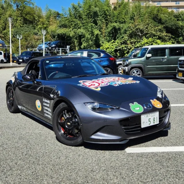 今晩は、神戸ﾏﾂﾀﾞ川西店でございます｡神戸マツダは今年初めて[Mazda Fan Festa 2024 at FUJI SPEEDWAY]のecoマツ耐に参戦いたします♪
一生懸命車両を造り上げてくれた方、ドライバー·メカニック、サポートの方。お疲れ様です!
いよいよ明々後日決勝ですね🏁皆さん事故なく無事に帰って来て下さいね🏎
そして、Instagramをご覧頂いた皆様、応援宜しくお願いいたします!!
#神戸マツダ
#マツダ#mazda
#レース
#レーシングカー
#ロードスター
#マツダファンフェスタ
#富士スピードウェイ
#マツダ耐久
#マツ耐
#zoomzoom
#beadriver
#美しく走る
#鼓動デザイン
#マツダ車のある風景
#兵庫県
#岡山国際サーキット