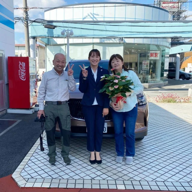 👩‍💼オーナー記念日！

F様にCX-80をお届け致しました！😄

当店初のCX-80！
ぜひ広告塔としてドライブよろしくお願いいたします😁

新色のメルティングカッパーメタリックはお天気によって魅せる表情が違います‼️

担当スタッフとパシャり📷✨😆

カーライフを全力でサポート致します🫡

F様おめでとうございます- ̗̀📣‼️

#cx80#ご納車おめでとうございます #納車 #納車式  #オーナー記念日
#マツダ #ディーラー #正規ディーラー #神戸マツダ #神戸マツダ東加古川店 #加古川市 #MAZDA2 #MAZDA3 #CX3 #CX30 #CX5 #CX8 #CX60  #CX80 #ROADSTER #ロードスターのある生活 #MX30 #kobemazda_hkgram 
#マツダ車のある風景 #マツダ好きと繋がりたい #マツダ車 #mazdalove #心よ走れ #activsync