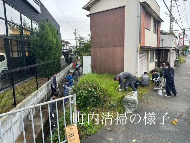 みなさんこんにちは神戸マツダ加古川店です🤗

本日は店舗地域の半年に１度の地域清掃日でした🤩

日曜日展示会前の早朝でしたが8時より全員参加でおこないました🙌

当社神戸マツダには「5つの幸せ」と言う取り組みがあり、我々に関わりを持っていただけるお客様、社会環境、地域、協力者、社員とその家族のすべてを幸せにする目標があります🙌

この活動は地域の幸せを叶えるための取り組みの一環になります🎊

今後ともより良い店舗にしていくため、ご意見などございましたらよろしくお願いいたします🙏

#マツダ #神戸マツダ #新車 
#加古川店 #加古川 #高砂 #ディーラー
#匠塗 #魂動 #魂動デザイン #走る歓び
#kobemazda #mazda #cars #suv #beadriver #2023
#withmazda #autosport