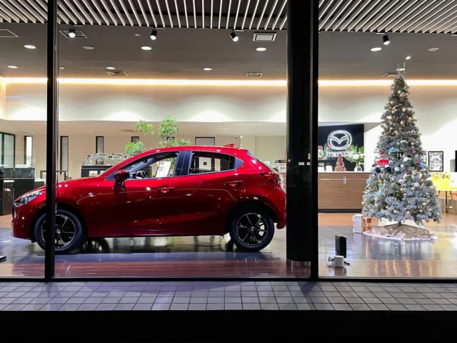 2024 Christmas🦌🎄

ショールーム模様替え

⭐️NEW展示車⭐️
　MAZDA2
　XD SPORT＋
　ソウルレッドクリスタルメタリック

　生産終了ディーゼル車
　即納できます
　🎅詳しくはスタッフにお尋ねください

#マツダ#mazda#神戸マツダ#神戸マツダ姫路東店#lovemazda#マツダ車#マツダ好き#マツダ好きな人と繋がりたい#姫路市#姫路#東姫路#ディーラー#ショールーム#展示車#mazda2#クリスマス#クリスマスツリー#christmas#🎄